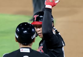 [Фото] "Внезапный своевременный удар с 2 RBI в начале 8-го иннинга" О Джи