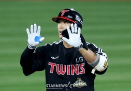 [相片儿] 宋灿义在第8回合初以安打获得机会