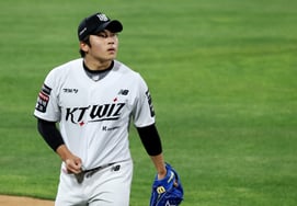 [フォト] 「8回裏、火を消したかったんだけど」パク・ヨンヒョン