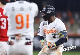 «Я тренируюсь, потому что..." Железного человека Пераджи нет, трогательно бейсбол в боксерской "Очки номер один".