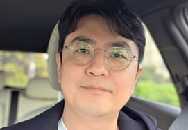 Choi Dong-seok, accused of defamation by 'ex-wife' Park Ji-yoon, posts notice on 'group purchase': "Delivery delayed" [Star Issue]