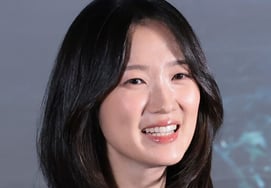 金惠允书写的恐怖新历史..《箭靶》连续21天蝉联票房冠军