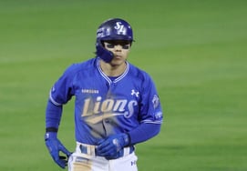 [Chụp ảnh] Kim Sung Yoon đang nín thở