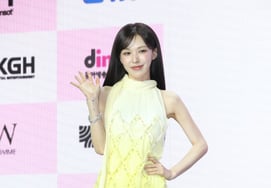 ウェンディ『さわやかな手の挨拶』 [★写真]