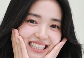 金泰梨"少女般的微笑" [★照片]