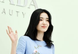 キム・テリ『美しい挨拶』 [★写真]