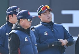 「打撃不振」のハンドンヒへの助言？ キム·テヒョン「プロなのに何を語るんだ→チェ·ジュンヨンは休養、キム·ウォンジュンが後ろに立つ」