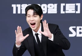 孙泰镇，被选为《The Trot Show》的主持人 [公式]