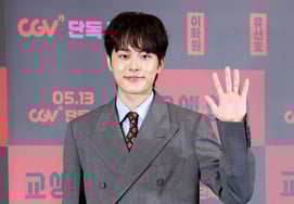 Ю Сон Хо, теплые синие точки [★Фото]