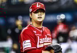 "突然喘不过气来..." 四坏球上垒→四坏球→钢板，"ERA 0分左右"金敏崩溃的原因... 候补投手训练区再次待命 [对战现场]