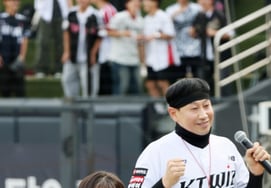 [相片儿] "可爱吧^^"安打颂 李瑞允