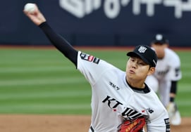 [Photo] Lee Jeong-yong and starting pitcher showdown, So Hyoung-jun
