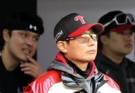 [フォト] 「今日は暖かい夜になってほしい」 ヤム・ギョンヨプ監督