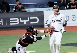 [フォト] 「誰が見てもホームは無理だった！」『パク・ドンウォンに余裕でタグ付けされるチャン・ソンウ』