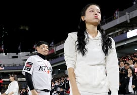 [相片儿] '需要的时候弹...'助威也很欢快' 申世熙