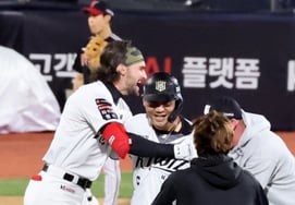 [フォト] 「この兄さん、本当にすごいね！」10回裏のサヨナラ、チャン・ソンウ