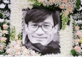 "Отец в смокинге"...Покойный сын Ан Сон Ги получил специальную премию за достижения на Международном кинофестивале в Чонджу