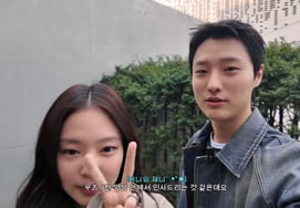 Вудс, 'женщина' поймала шоппинг с Дженни.«Я был в одной начальной школе и учеником начальной школы» [человек.]