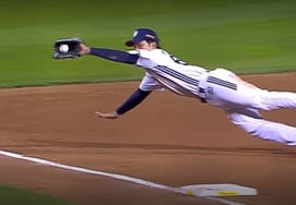 'How hungry for baseball must one be' — debut day features a wedge shot and three super catches → Samsung's chase met with a splash of cold water [Yesterday's Baseball Moments]