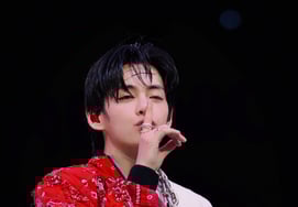 V (BTS) 'Perfect Hot Guy' trong ảnh teaser mới của Taempa