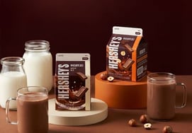 Белый ежедневник - шоколадная тарелка Hershey, молочный и белый.