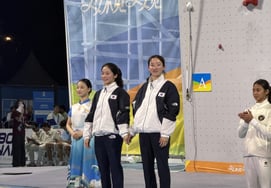 Climbers Jung Jimin and Sung Han-areum won a silver medal in the women's speed relay at the Asia Beach Games, while Shin Eun-cheol set a new Korean record.