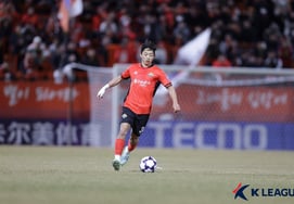 'Punch to the head': Kangwon's Song Jun-seok faces no additional sanctions... League concludes 'not referred to disciplinary committee'