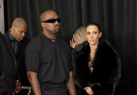 露出アイコン カニエ♥ビアンカ·センソリが『服を着て』コロンビア大学建築学科の審査員として登場し、話題に