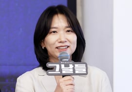 Diễn viên Jang Yoo Jung trong vở nhạc kịch The Days [★Ảnh]