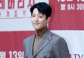 Ли Сук Кам вошел, Ли Донг Гон, ярлык «Короля стула» сломался.Номер 5 Общественный роман → Развод → Опять слухи о романтических отношениях. [человек.]