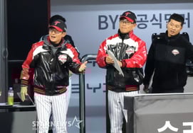 "Наругайте тренера и поддерживайте игроков" Тренер Ём Кён Ёп сказал одно резкое слово, которое вы хотели, чтобы тренер Ём Кён Ёп поддержал вас в поражении "Почему" в конце третьего подряд? [Месторождение Сувона]