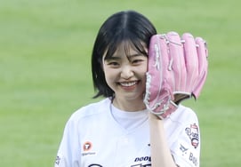 [Photo] Choi Ji-soo, the 'Victory Fairy' who gave up 'SECRET'