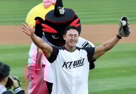 [Фото] Пак Джэ Хун, культурист, «Распрями крылья»