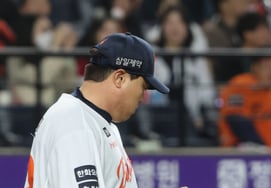 Это было идеально до 5-го иннинга "Шок", Рю Хёнчжин неожиданный удар →6 очков и 6 пропусков в "Шестом эпизоде кошмара" в конце концов были выбиты. [Место проведения Тэджона]