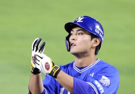 [Chụp ảnh] Yang Woo Hyun ghi được 1 điểm trước khi rượt đuổi