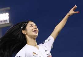 [Фото] Пак Ки Лян и Мэй Куинн позируют для мая