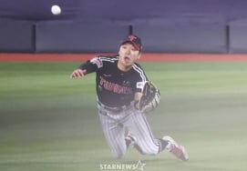 [相片儿] "贤洙哥，对不起！' 朴海敏在第6回合末击出安打