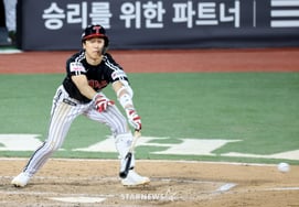 [Photo] 'Bat throw for the go-ahead hit' Koo Bon-hyeok