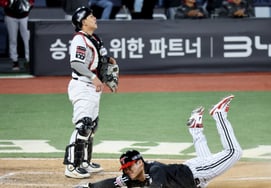 [フォト] 「何だ？」 なぜボールが来ないんだ 文保慶