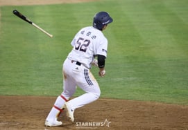 [Photo] Park Jun-soon, elegant two-run double with three RBIs in the comeback