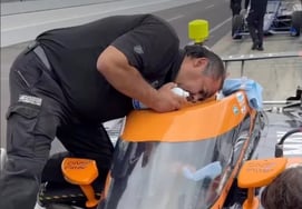 『危うい』F1が時速370kmで鳥と衝突 「血が少し付いたね」ヘルメットを拭いたら··· 動物団体が爆発 「共感能力ゼロ」