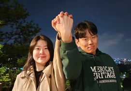 1 triệu 600 ngàn lượt xem, thành 'Hyunker' rồi.Nhân viên bình tĩnh ♥ Giám đốc Nhà xuất bản Park Jung Min bất ngờ tuyên bố hẹn hò [Star Issue]