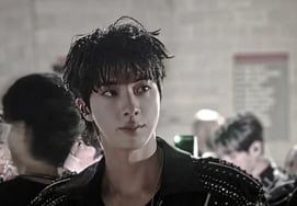 'Sayren' BTS Джин раскрыл закулисные истории концерта в Тампе в США."Основная красота" взрывная реакция