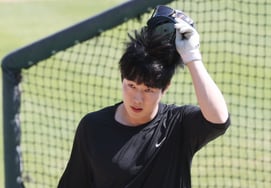 [Photo] Park Geon-woo: "Greet politely"