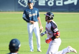 [フォト] オースティン、トダの直球先制ツーベースホームラン