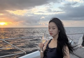 Hye Ri khoe xương quai xanh với vẻ quyến rũ không ngờ tới [Star Issue]