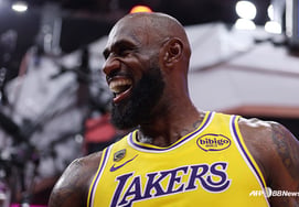 42歳のレブロン、マジでヤバい！ 37分出場し、試合最多の28点を記録··· レイカーズ、ヒューストンを下しPO第2ラウンド