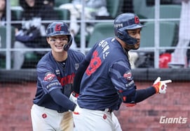 'Six hits, five runs': Lotte's cohesion reaches new heights, Victor Reyes hits go-ahead three-run homer, Kim Jin-wook records another quality start... SSG defeated, 'four-game winning streak' [Incheon On-the-Ground Review]