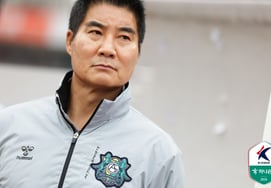 Huấn luyện viên Choi Moon Sik bị trọng tài đánh vào tay'Nói rồi'" [hiện trường sao Hỏa]