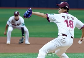 [Photo] "There may be crises, but no earned runs!" Kiwoom's Park Jun-hyeon